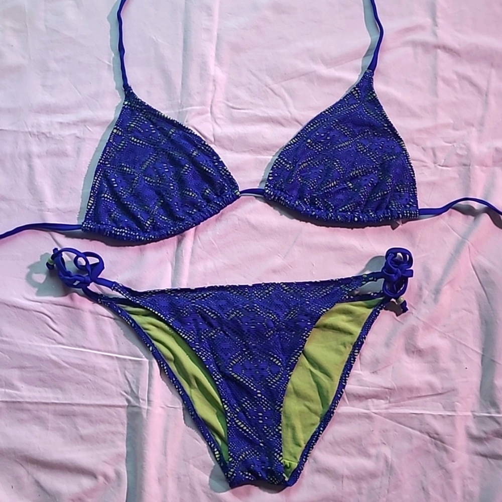 🌞 2 for $24 🌞 Blue and green mesh style bikini**top is XL bottoms are M